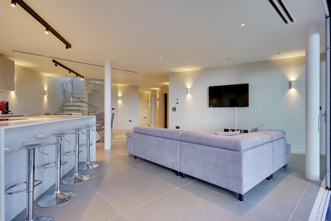 Luxury 3Bd Penthouse With Roof Terrace And Hot Tub Apartment Canford Cliffs Exterior photo